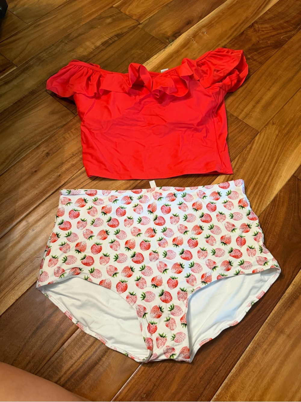 Women’s pink desert strawberry two piece high waisted swimsuit. Size xl
